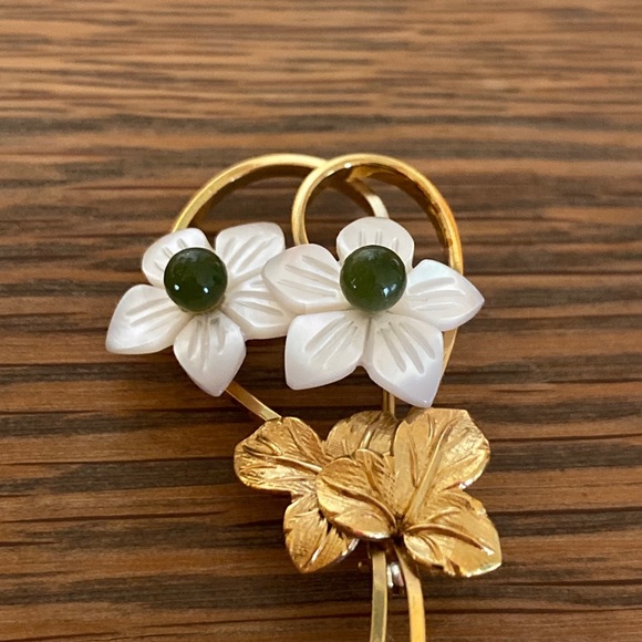 Vintage Wells 14k Gold Filled mother of Pearl MOP jade pin - Picture 2 of 6